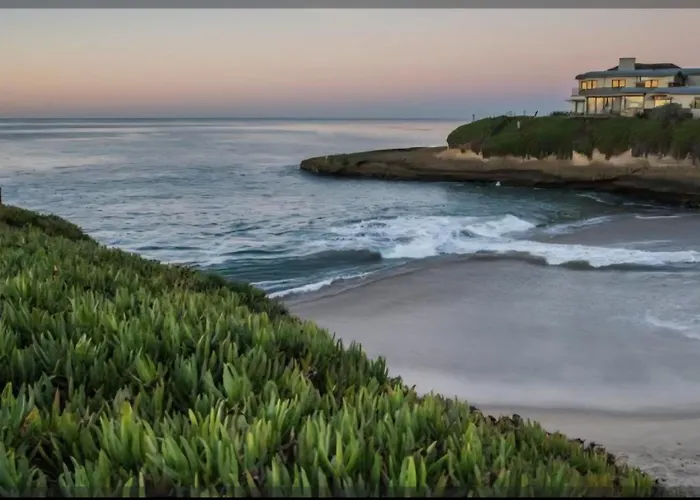 Cheap hotel: Sunny Cove Motel